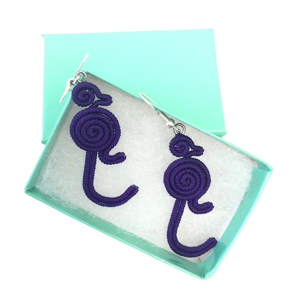 🌿FREE with Purchase 🌿Monkey Dangle Earrings - Picture 3 of 6